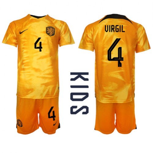 Otroški Nogometni dresi Nizozemska Virgil van Dijk #4 Domači SP 2022 Kratek Rokav (+ Kratke hlače)